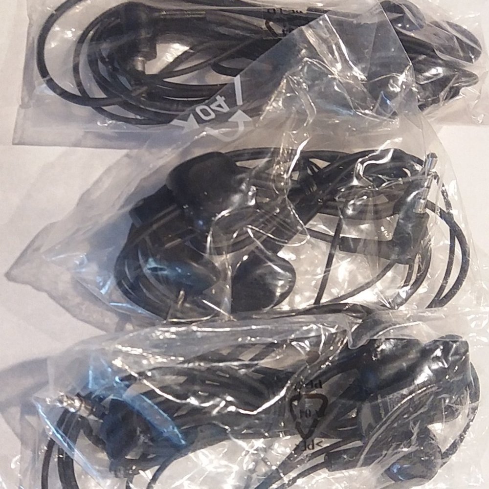 3 x Original NOKIA Earphones with microphone. Like new.